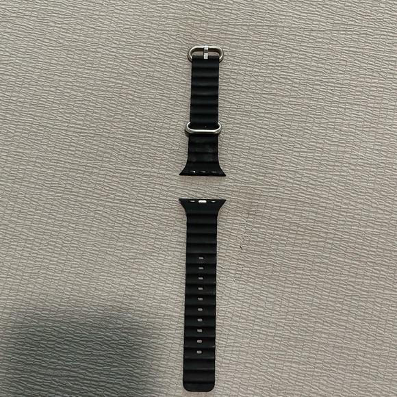 Black Apple Watch swimming band - Picture 2 of 3